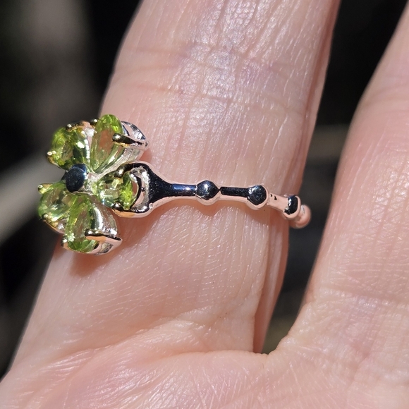 Peridot 5k Sterling Flower Ring Sz8 - Picture 6 of 9